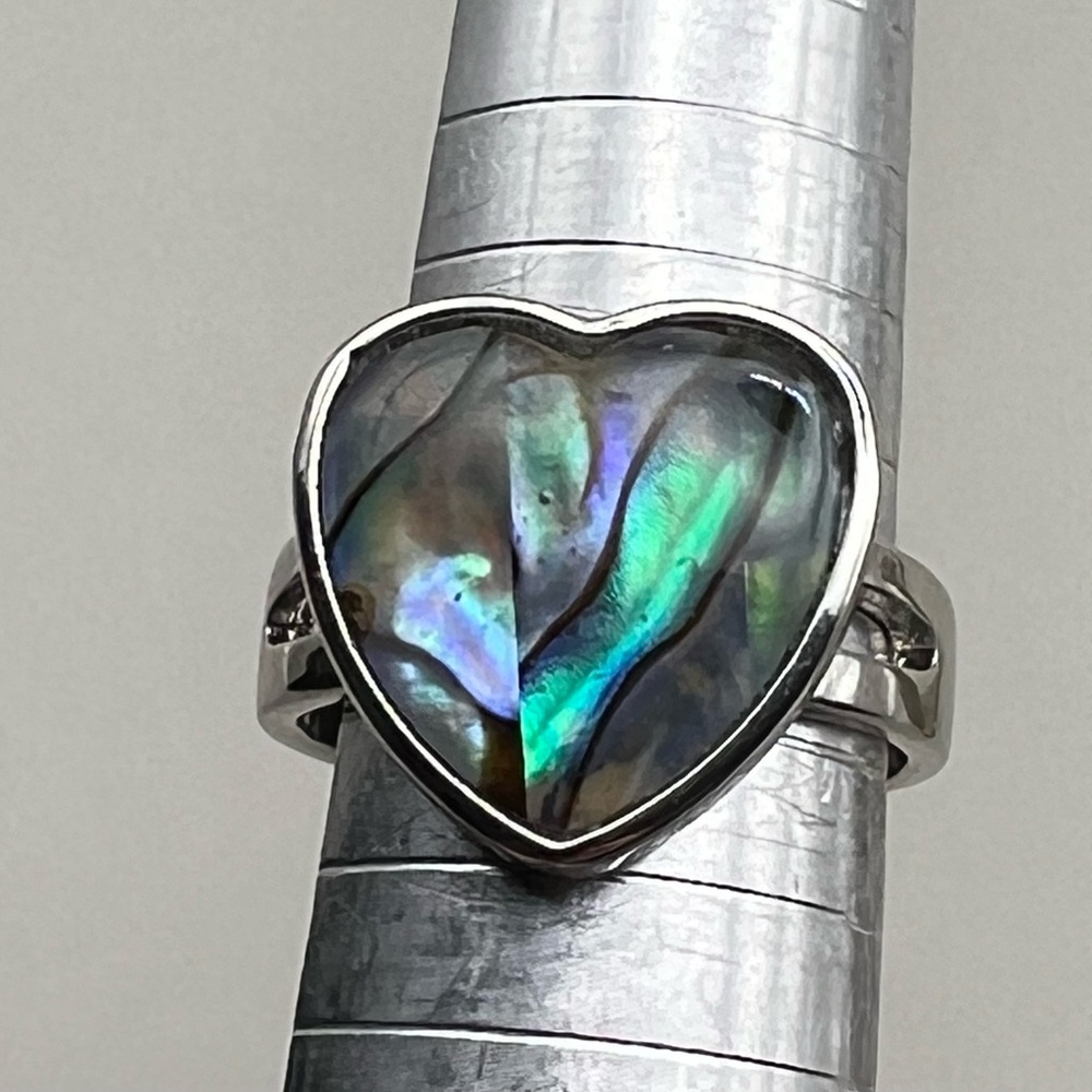 New Heart Shaped Abalone and Acrylic Silver Tone Fashion Costume Ring 8 +